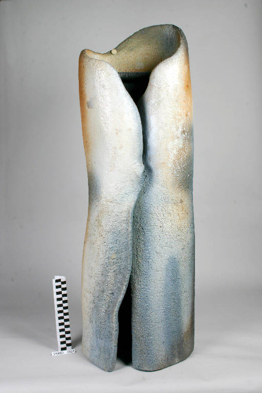 Gambe di donna (scultura) di Kopylkov Michail Andreevich (sec. XX)