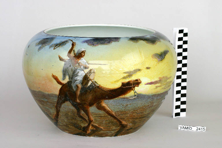 Paesaggio desertico con figura a dorso di cammello (vaso) di Società Ceramica Italiana Laveno (sec. XX)