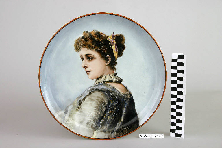 Ritratto di donna (piatto) di Società Ceramica Italiana Laveno; Reggiori Luigi (prima metà sec. XX)