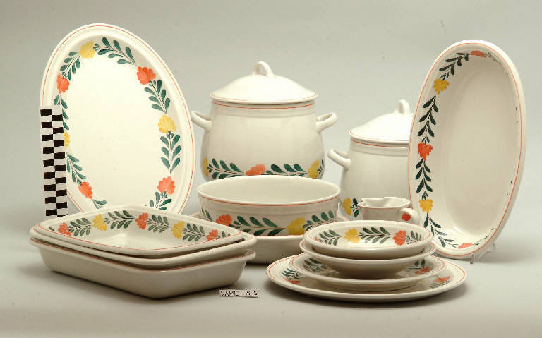 Motivi decorativi vegetali stilizzati (servizio da tavola) di Società Ceramica Richard Ginori; Campi Antonia (sec. XX)