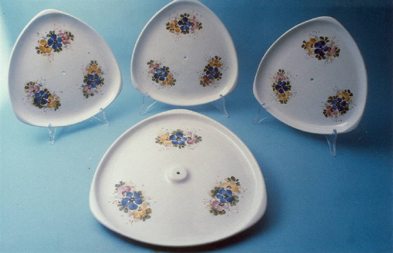 Motivi decorativi floreali (servizio da tavola) di Ditta Deam (seconda metà sec. XX)