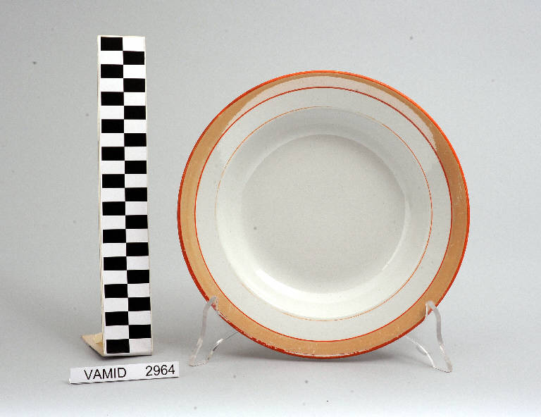 piatto fondo di Società Ceramica Richard Ginori (sec. XX)