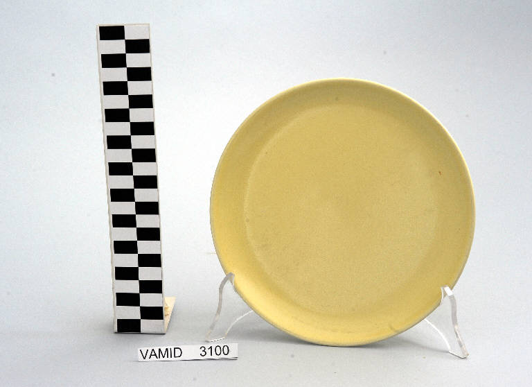 piatto piano di Società Ceramica Italiana Laveno (secondo quarto sec. XX)