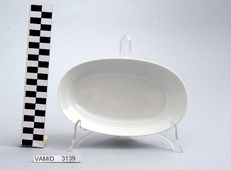 piatto da portata di Società Ceramica Richard Ginori (sec. XX)