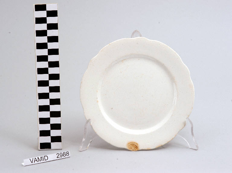 piatto piano di Società Ceramica Revelli (prima metà sec. XX)