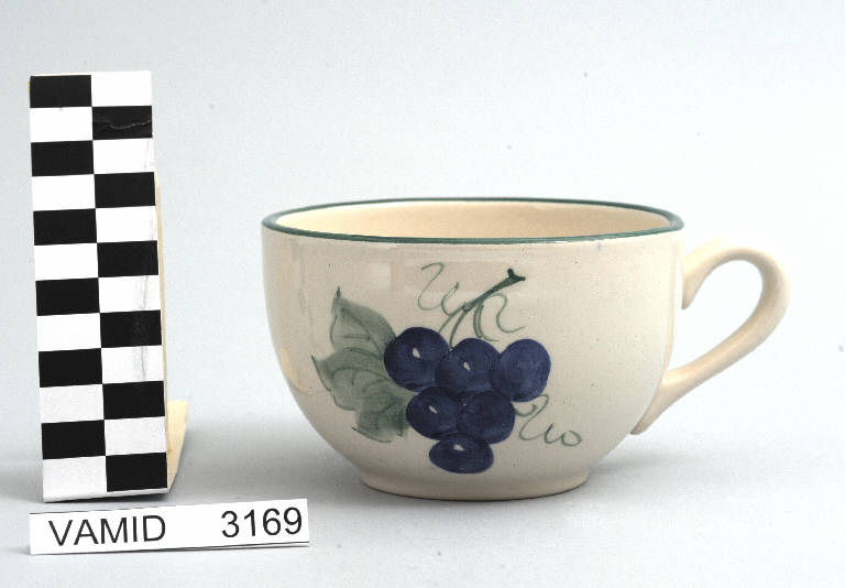 Grappolo d'uva (tazza) di Ceramiche Pareschi (ultimo quarto sec. XX)