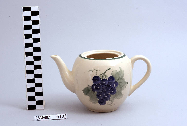 Grappolo d'uva (teiera) di Ceramiche Pareschi (ultimo quarto sec. XX)