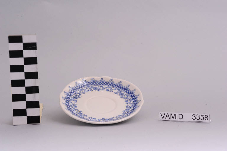Motivi decorativi geometrici e floreali (piattino da caffè) di Società Ceramica Italiana Laveno (metà sec. XX)