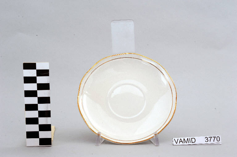 piattino da tè di Società Ceramica Italiana Laveno (prima metà sec. XX)