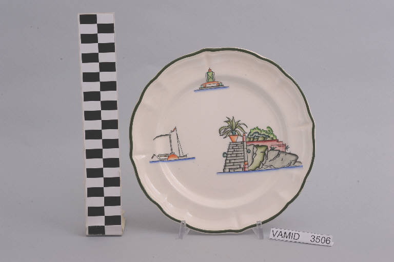 Veduta di un attracco ed elementi caratteristici del Lago Maggiore (piatto da frutta) di Società Ceramica Italiana Laveno; Andlovitz Guido (sec. XX)