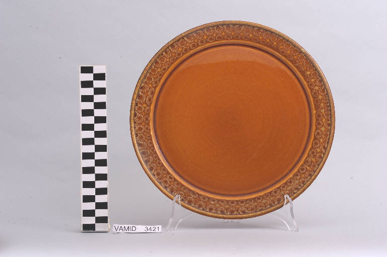 piatto da portata di Società Ceramica Revelli (sec. XX)