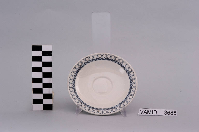 Motivi decorativi geometrici (piattino da caffè) di Società Ceramica Richard Ginori (terzo quarto sec. XX)