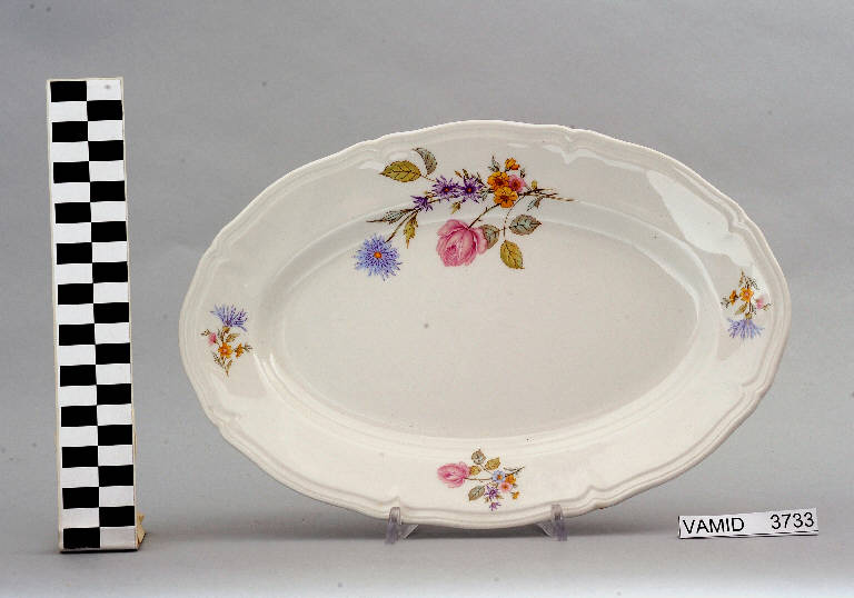 Bouquets di fiori (piatto da portata) di Società Ceramica Italiana Laveno (secondo quarto sec. XX)