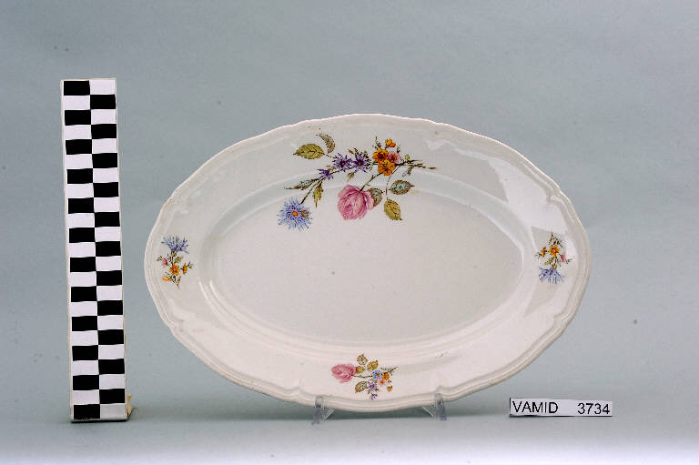 Bouquets di fiori (piatto da portata) di Società Ceramica Italiana Laveno (secondo quarto sec. XX)