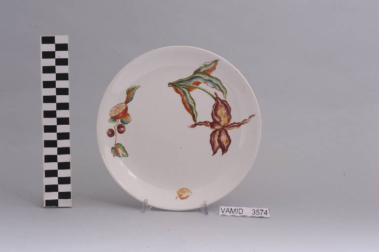 Natura morta (piatto piano) di Società Ceramica Richard Ginori (sec. XX)