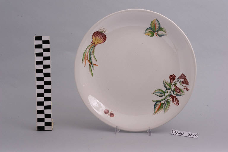 Natura morta (piatto da portata) di Società Ceramica Richard Ginori (sec. XX)