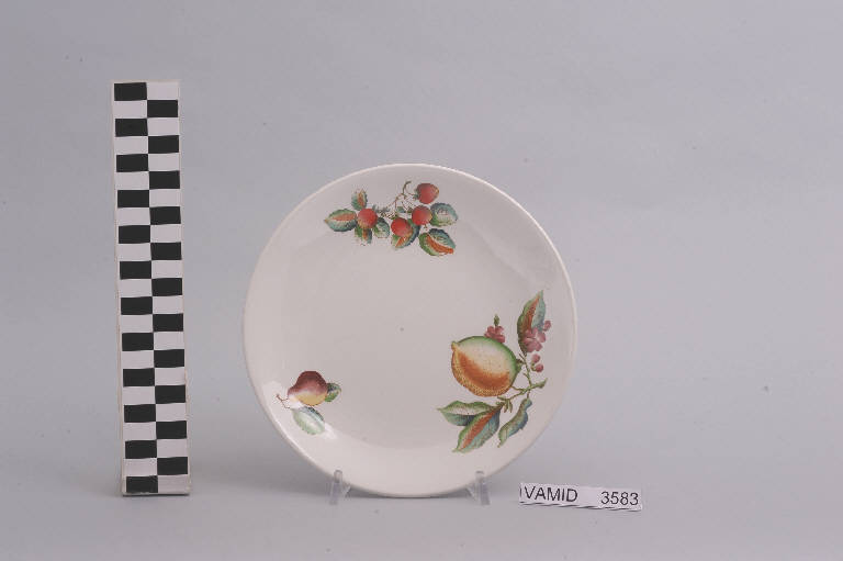 Natura morta (piatto da frutta) di Società Ceramica Richard Ginori (sec. XX)
