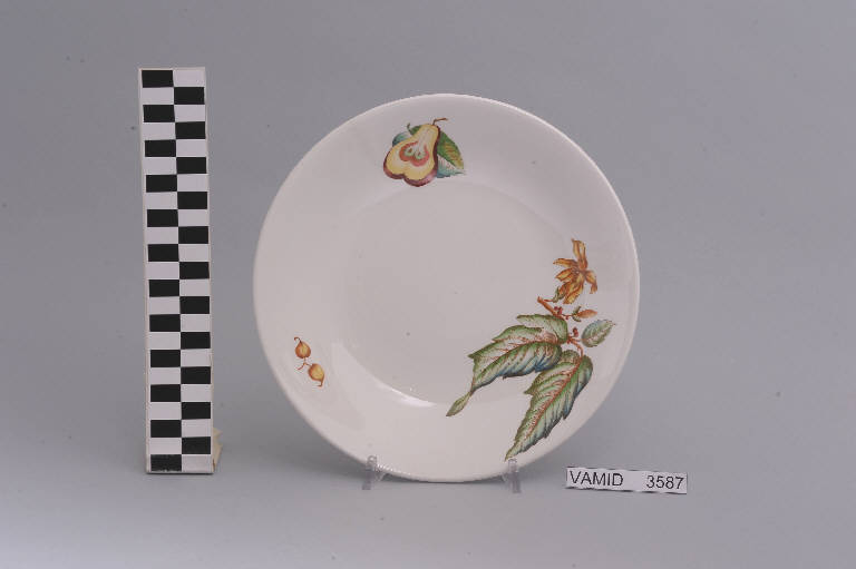 Natura morta (piatto fondo) di Società Ceramica Richard Ginori (sec. XX)