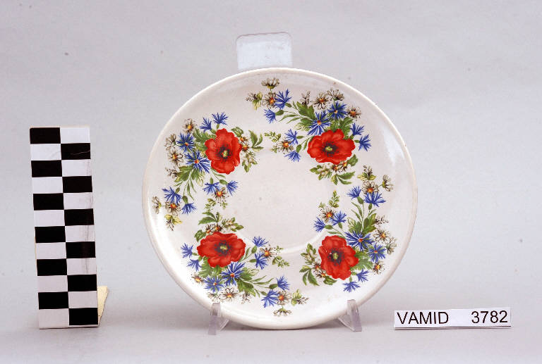 Papaveri, margherite e violette (piattino da tè) di Società Ceramica Italiana Laveno; Campi Antonia (sec. XX)