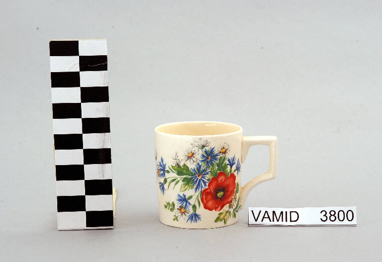 Papaveri, margherite e violette (tazzina da caffè) di Società Ceramica Italiana Laveno (sec. XX)