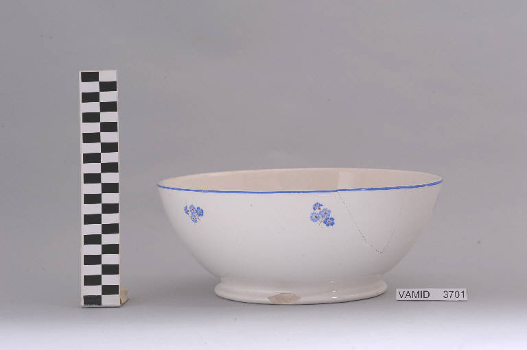 Motivi decorativi floreali (insalatiera) di Società Ceramica Revelli (sec. XX)