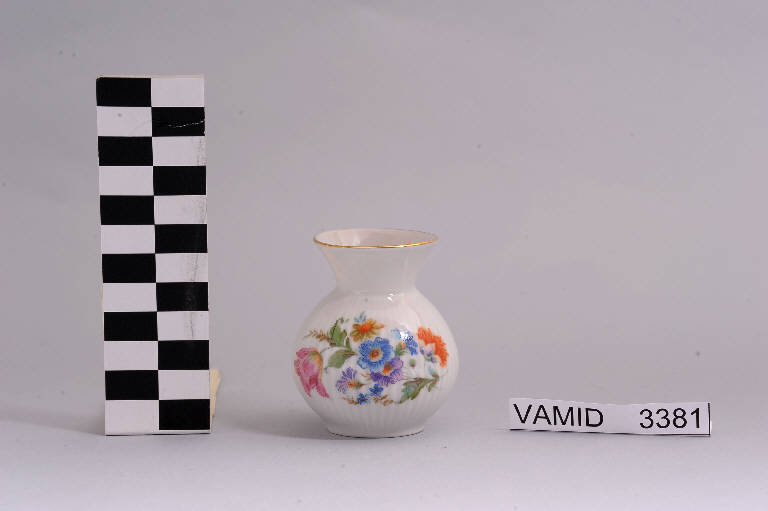 Bouquet floreale (vasetto) di Società Ceramica del Verbano (sec. XX)