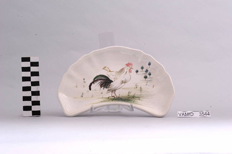 Anatra e gallo (piatto mezzaluna) di Società Ceramica Richard Ginori; Tamburini Rosetta (sec. XX||sec. XX)