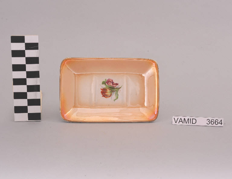 Bouquet di fiori (portasapone) di Società Ceramica Italiana Laveno (primo quarto sec. XX)