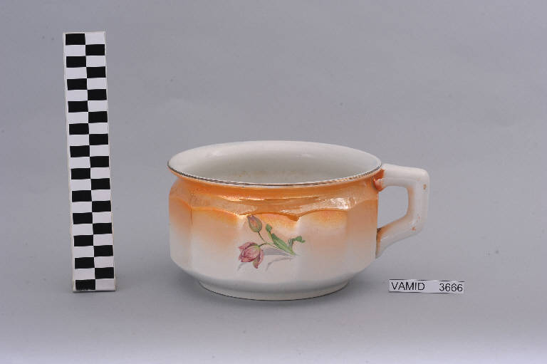 Bouquet di fiori (pitale) di Società Ceramica Italiana Laveno (primo quarto sec. XX)