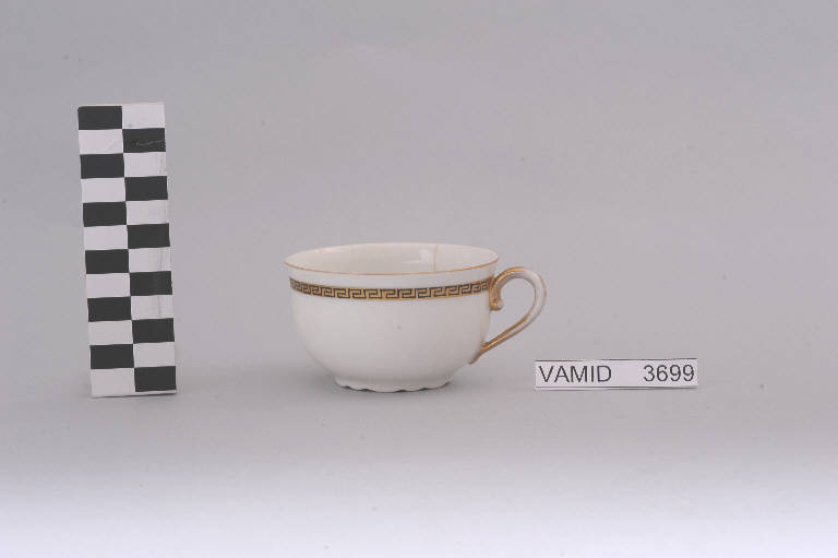 Motivi decorativi geometrici (tazza da thè) di Società Ceramica Revelli (metà sec. XX)