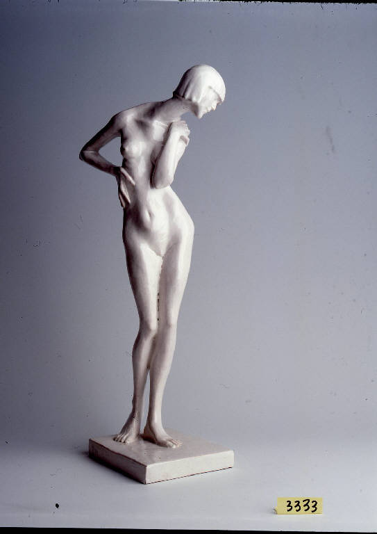 figura femminile nuda (scultura) di Mazzolani, Enrico Napoleone (secondo quarto sec. XX)