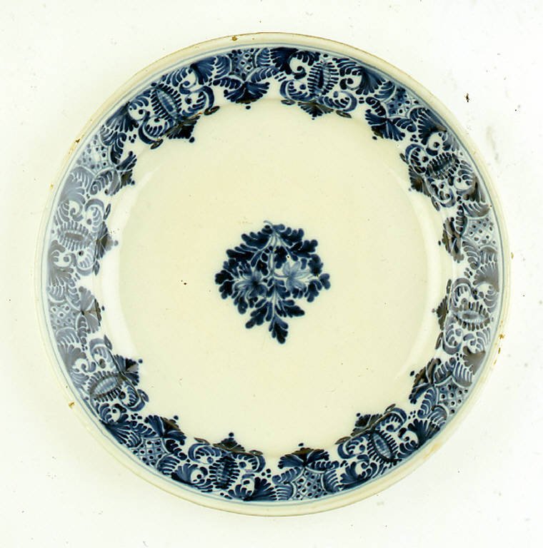 elementi decorativi vegetali (piatto) di Coppellotti, Antonio Maria (cerchia) (metà sec. XVIII)