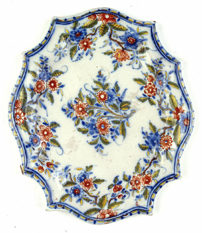 elementi decorativi vegetali (piatto) di Coppellotti, Antonio Maria (attribuito) (secondo quarto sec. XVIII)