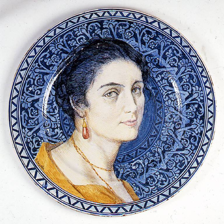 ritratto femminile, elementi decorativi vegetali (piatto) di Cascella, Basilio (attribuito) (primo quarto sec. XX)