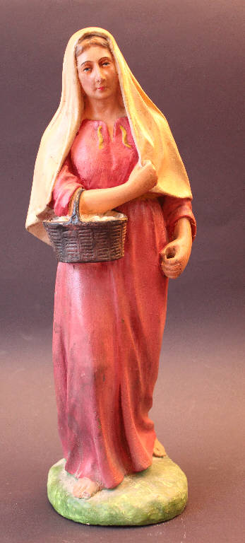 Donna con cesto (statua da presepio) - bottega bergamasca (inizio sec. XX)