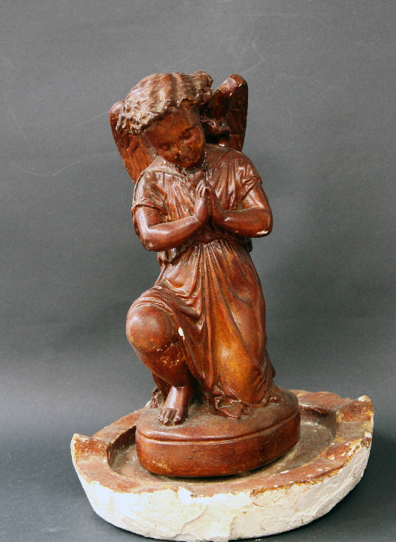 angelo inginocchiato con le mani giunte (statua da presepio) - ambito bergamasco (inizio sec. XX)