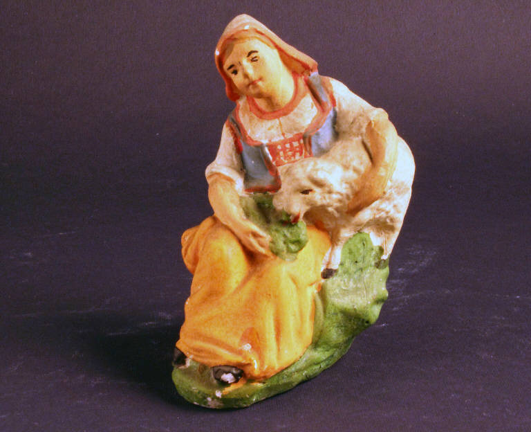 donna con pecora (statua da presepio) - ambito bergamasco (metà sec. XX)