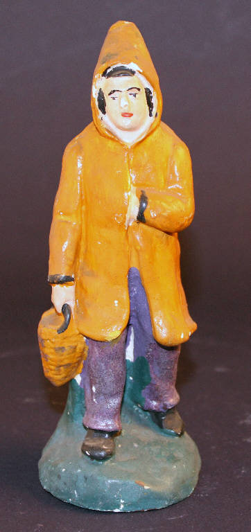 uomo con cesta (statua da presepio) - ambito bergamasco (metà sec. XX)
