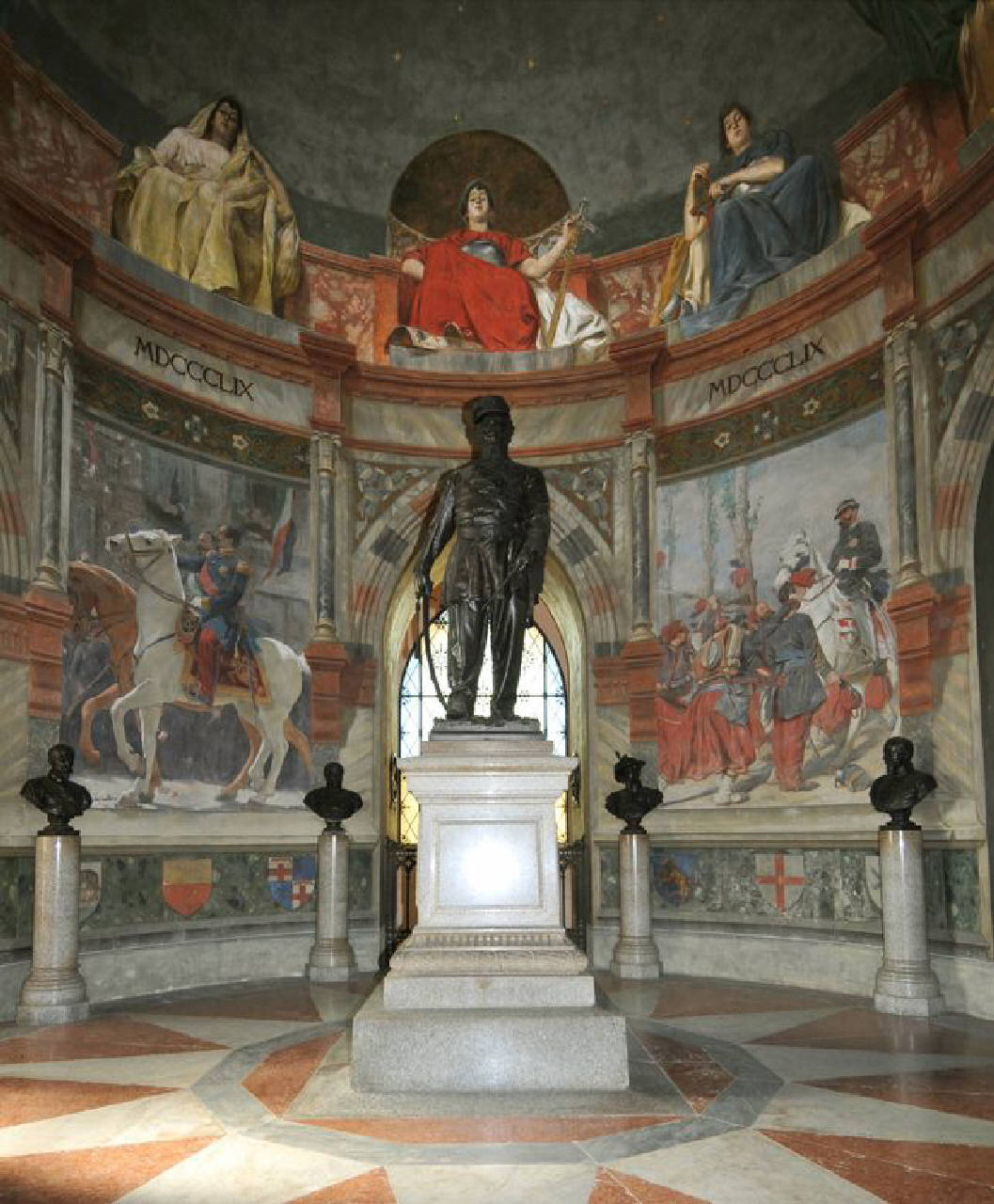 Vittorio Emanuele in divisa da alto ufficiale dei carabinieri, Risorgimento - Celebrazione di Vittorio Emanuele II (scultura) di Dal Zotto Antonio (sec. XIX)