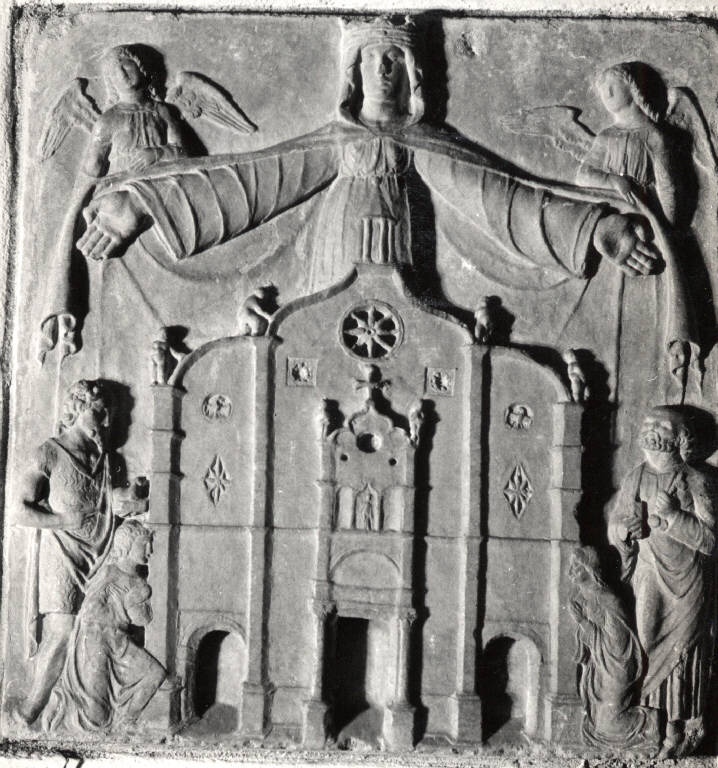 Stemma della Fabbrica del Duomo di Milano con Madonna, angeli, aanti e la facciata della Chiesa di S. Maria Maggiore (scultura) - ambito lombardo (seconda metà sec. XV)