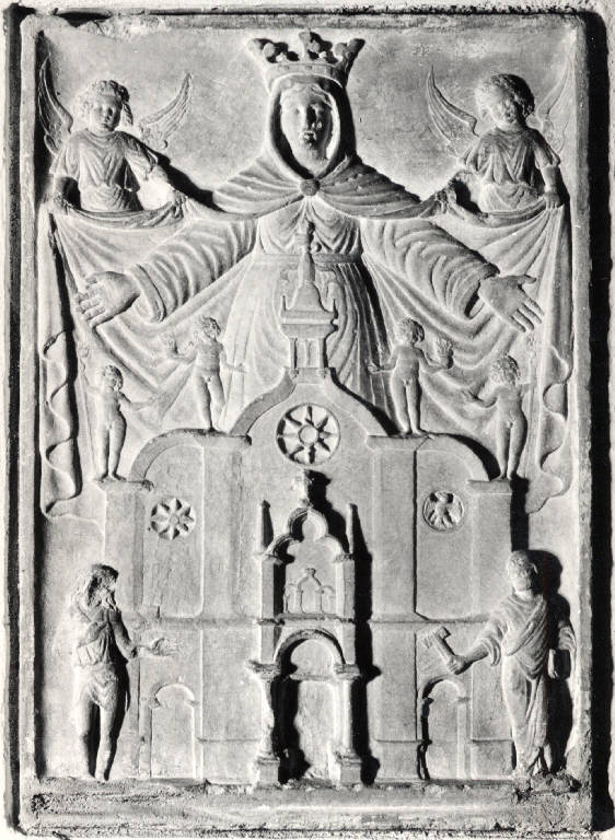 Stemma della Fabbrica del Duomo di Milano con Madonna, angeli e santi e la facciata della Chiesa di S. Maria Maggiore (scultura) - ambito lombardo (seconda metà sec. XV)