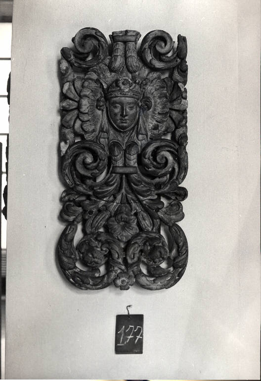 Frammento di decorazione con emblema di Maria (scultura) - ambito lombardo (fine sec. XVI)