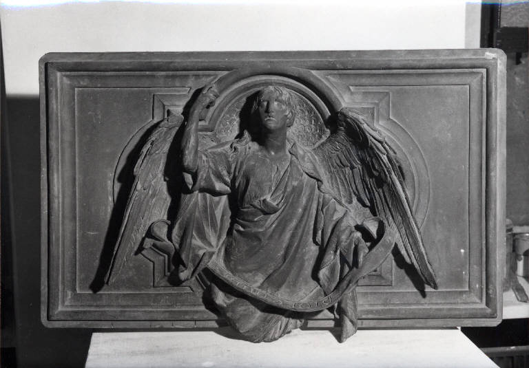 Formella con angelo (scultura) di Pogliaghi, Lodovico (fine/inizio secc. XIX/ XX)