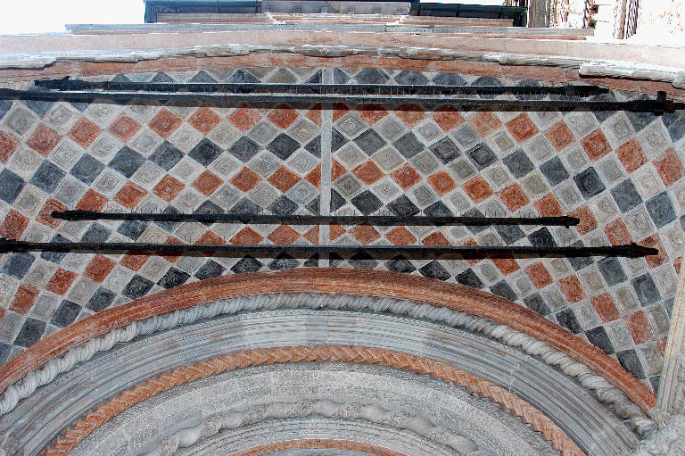 decorazione plastica di Giovanni da Campione (bottega) (sec. XIV)