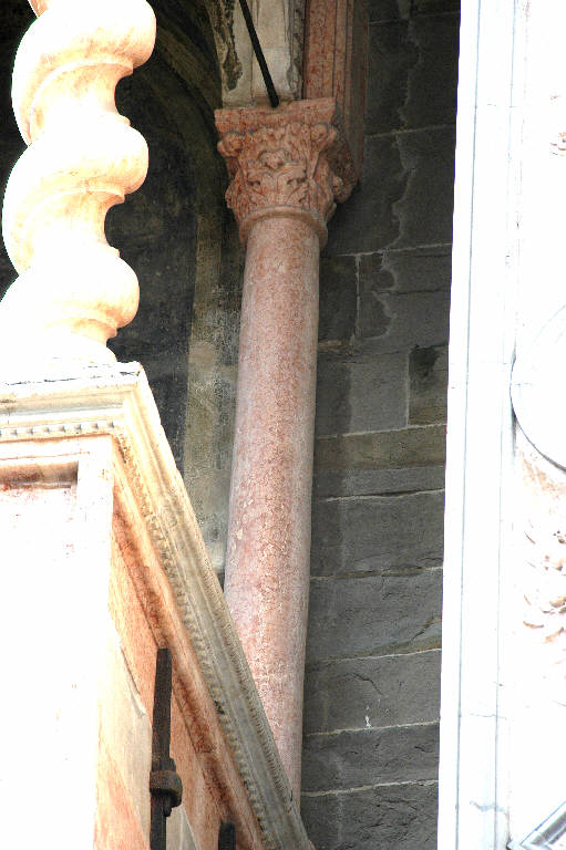 colonna di Giovanni da Campione (bottega) (sec. XIV)