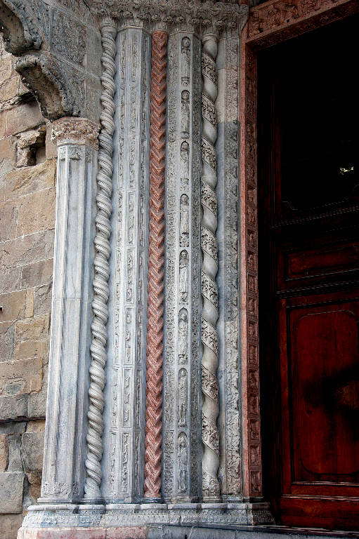 Apostoli, Soldati, Motivi decorativi vegetali, Motivi decorativi geometrici (pilastrino) di Giovanni da Campione (bottega) (sec. XIV)