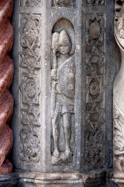 Soldato (rilievo) di Giovanni da Campione (bottega) (sec. XIV)