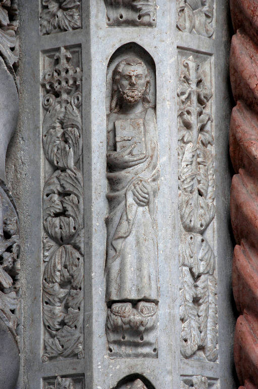 Apostolo (rilievo) di Giovanni da Campione (bottega) (sec. XIV)