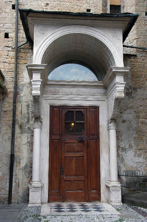 portale di Isabello, Pietro (sec. XVI)