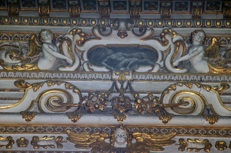 Figura maschile distesa, Motivi decorativi a volute, Angioletti (decorazione plastico-pittorica) di Sala, Giovanni Angelo; Sala, Gerolamo (bottega; bottega) (sec. XVII)